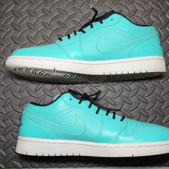 Jordan 1 Retro Low Hyper Turquoise Authentic Collectible - Picture 7 of 10